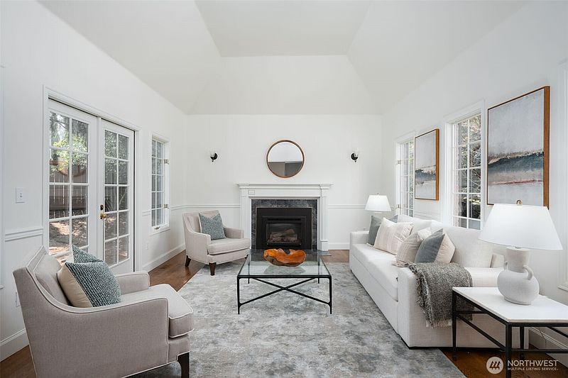 4th image of 23837 SE 45th Street