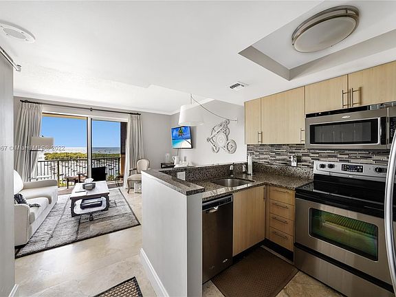 5th image of 2951 S Bayshore Dr #1101