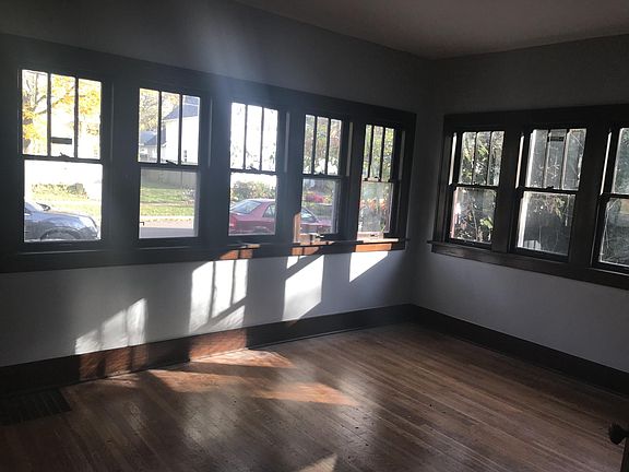 4th image of 1659 Center Ave NE