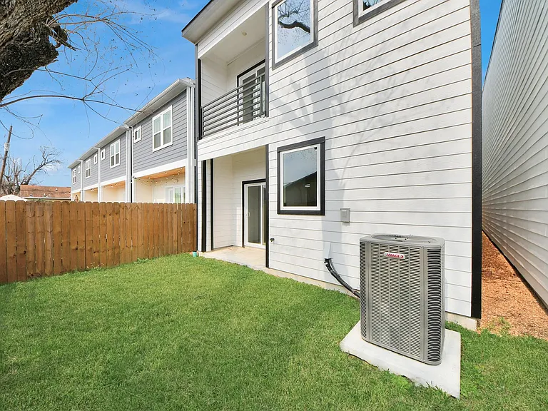 3524 Rebecca St — Photo 43
