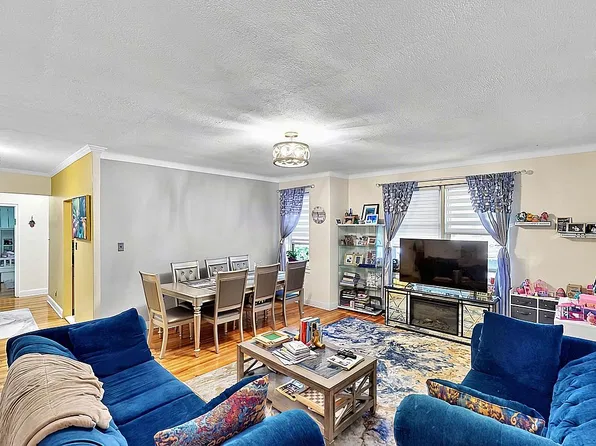 915 E 17th St APT 117, Brooklyn, NY 11230