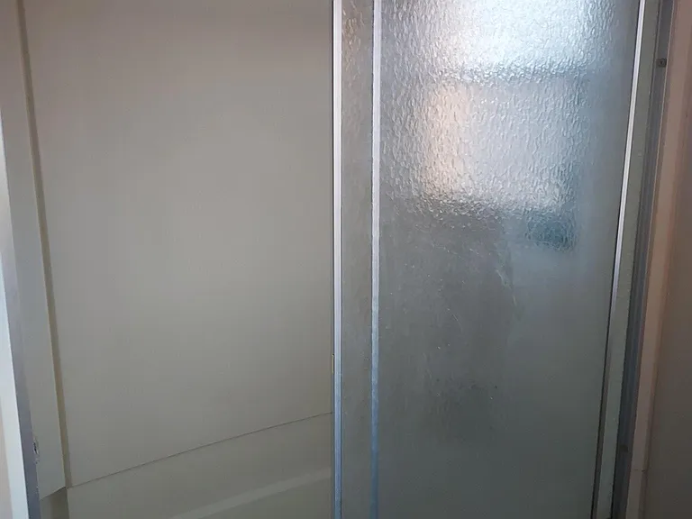 shower/bathtub