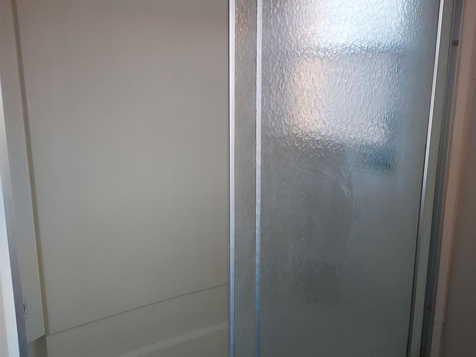 shower/bathtub