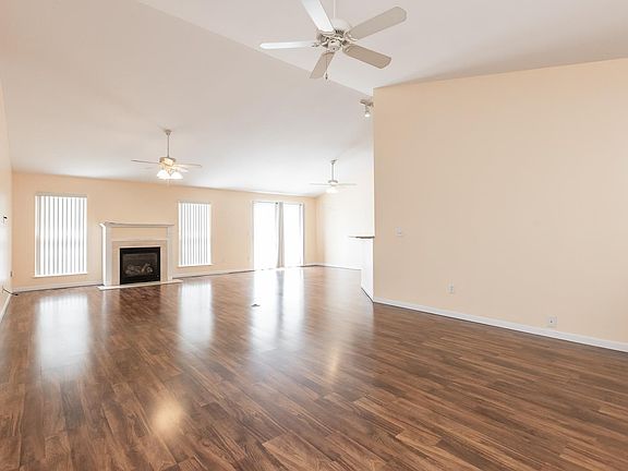 4th image of 295 Cloverdale Dr