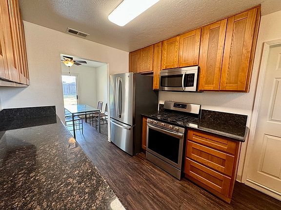 5th image of 6944 Larchmont Dr