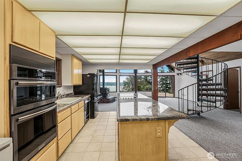 4th image of 3968 S East Camano Drive