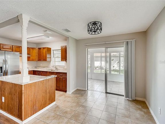 5th image of 906 Hendon Ct #906