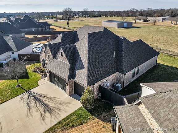4th image of 3205 W Union Ct