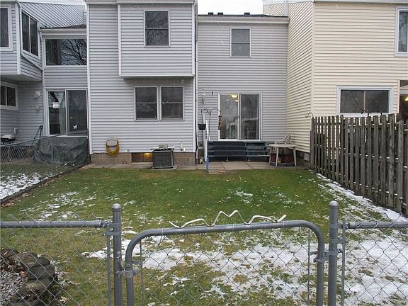 2nd image of 11 Brimsdown Cir