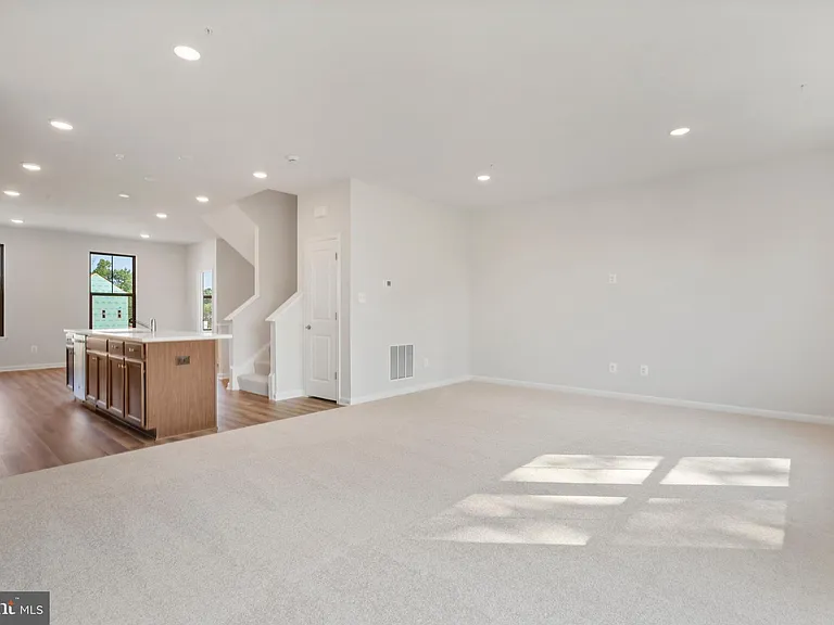 6947 Gladebrook Rd — Photo 20