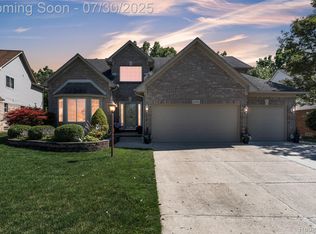 26701 Hawthorne Blvd, Flat Rock, MI 48134