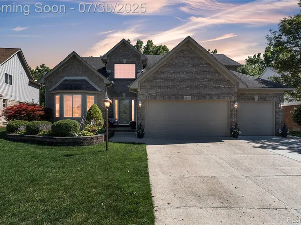 26701 Hawthorne Blvd, Flat Rock, MI 48134