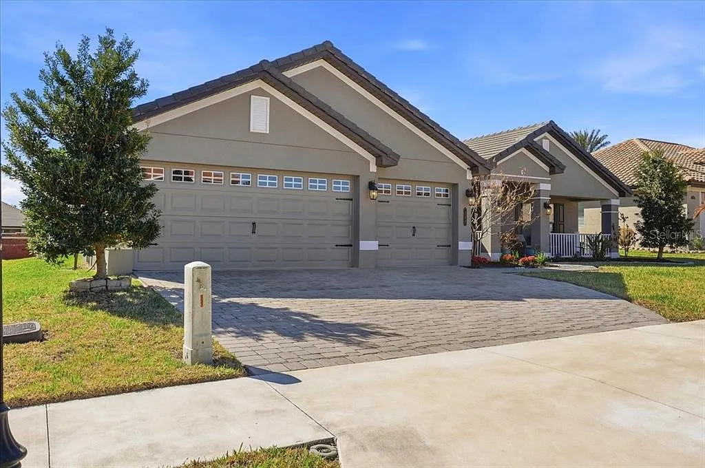 5 bed, 3.0 bath, 2516 sqft, $2,950 — Photo 4