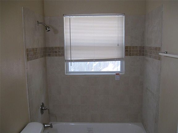 4th image of 1914 Pembroke St