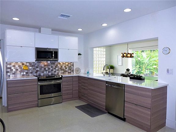 3rd image of 2031 N 52nd Ave