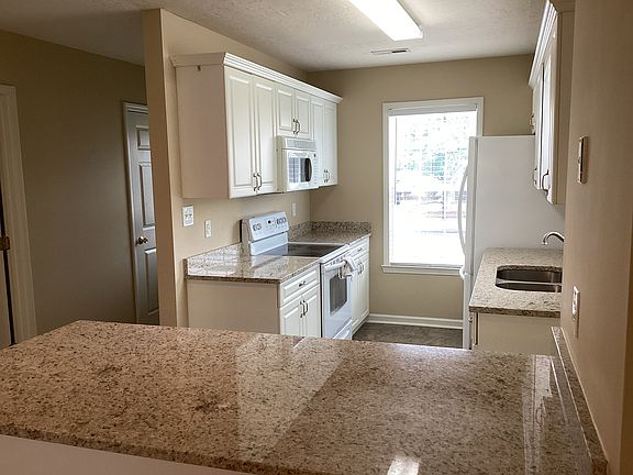 Extremely nice kitchen with full appliance package.