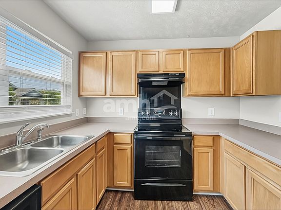 3rd image of 2104 Erin Ln