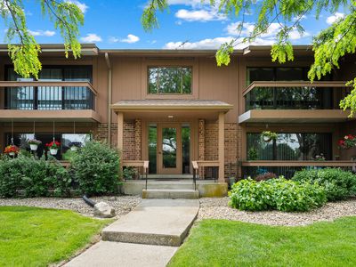7994 Garfield Ave APT 13-3, Burr Ridge, IL, 60527