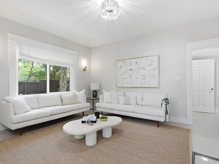 1611 Hyde Park St — Photo 35