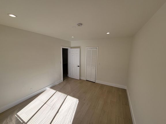 3rd image of 8074 Fareholm Dr #9