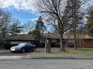 1 Ferruzza Dr, Chestnut Ridge, NY 10977