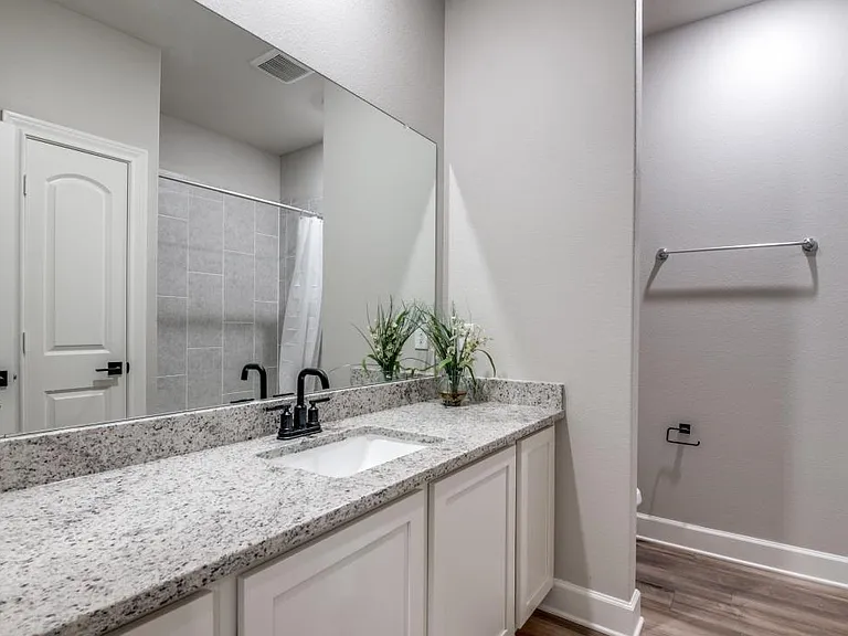 1009 Calhoun Dr — Photo 13