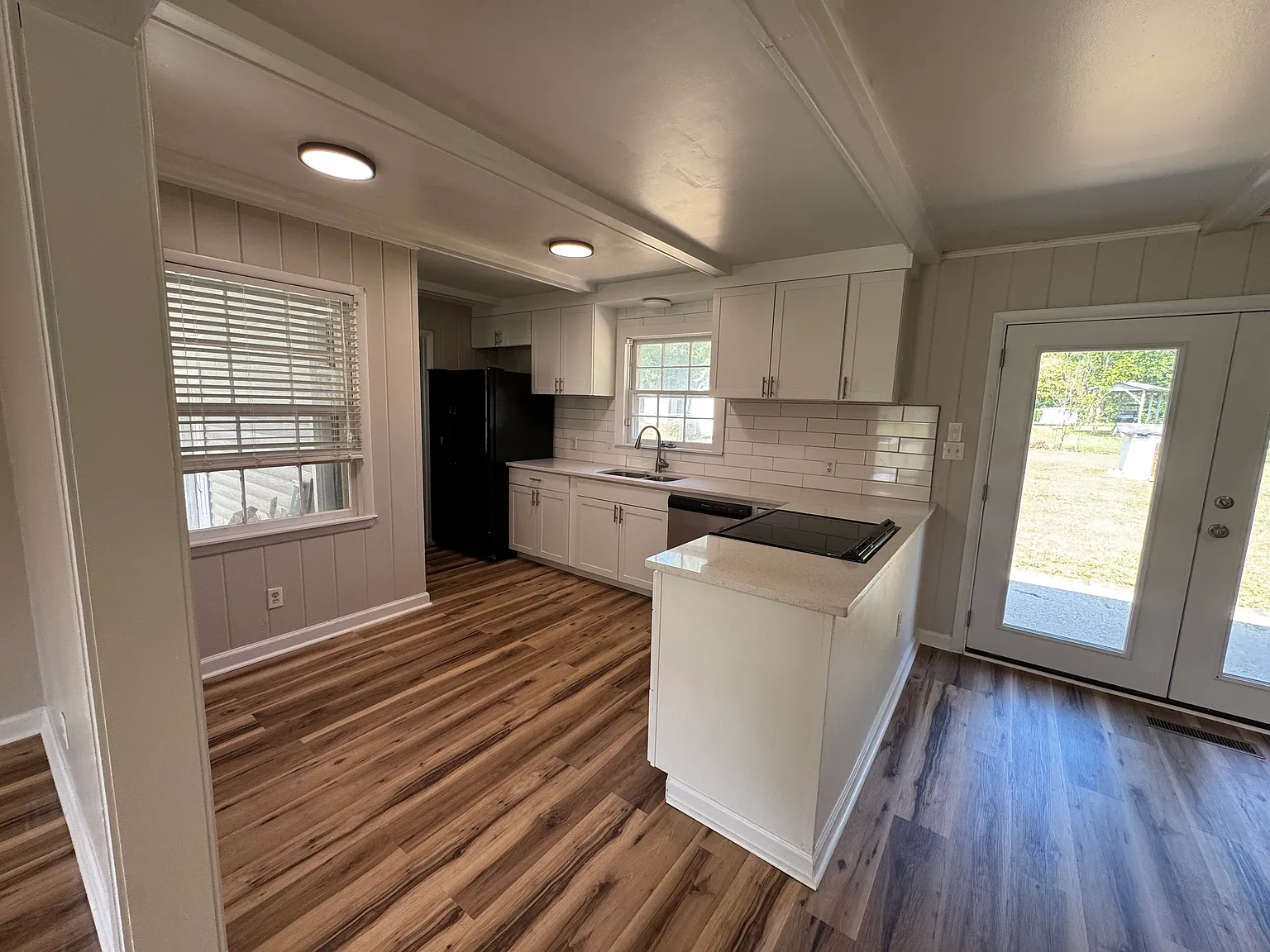 3 bed, 1396 sqft, $1,975 — Photo 3