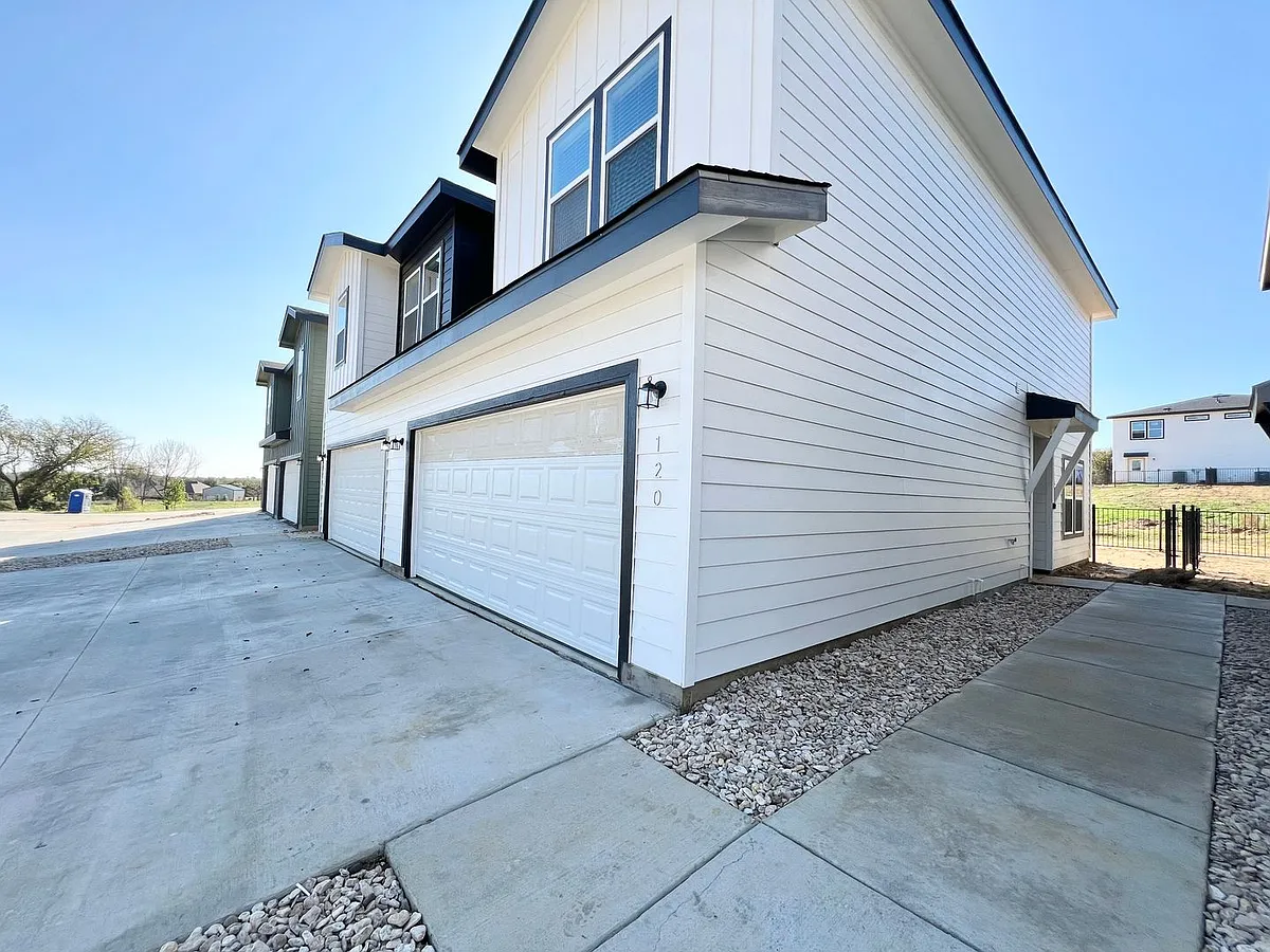Building Photo - 3501 E Renfro St #120