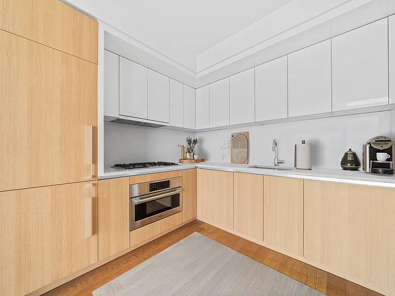 605 W 42nd St #37W — Photo 3