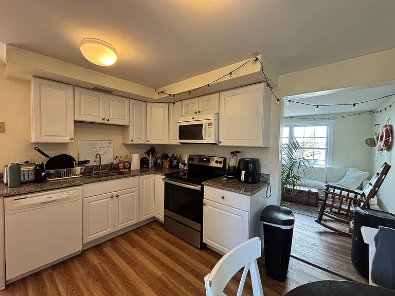 27 Weaver Ave #A — Photo 3
