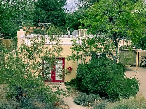 3rd image of 324 Aliso Dr NE