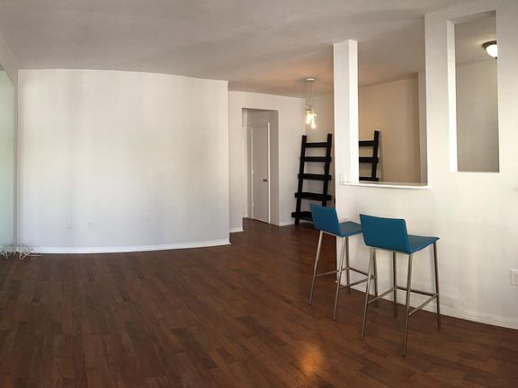 4th image of 358 Euclid Ave APT 9
