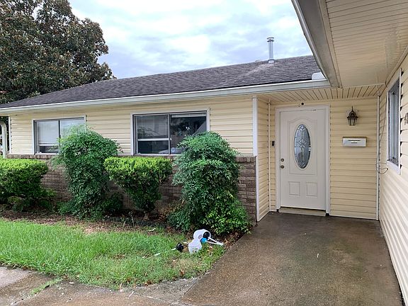 2nd image of 400 Corrine Ct