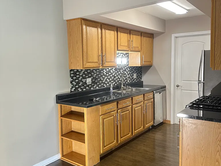 328 Carthage Ct #D — Photo 12