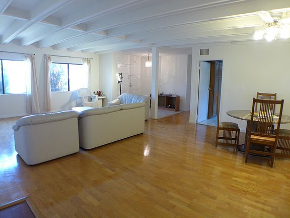 4th image of 9659 Garibaldi Ave