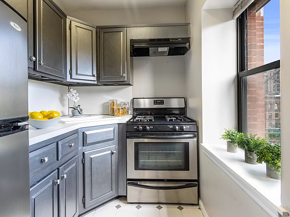 5th image of 186 W 80th St APT 5L