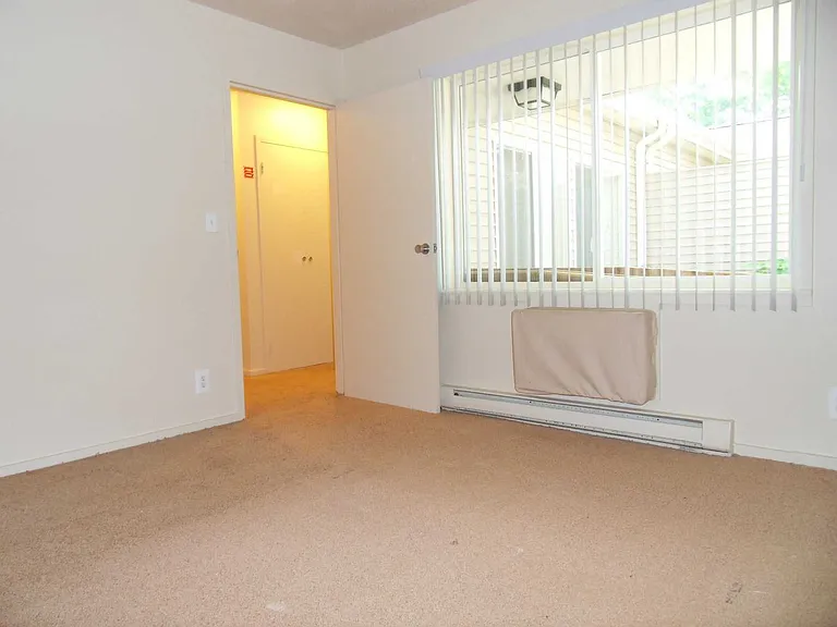 Unit bedroom