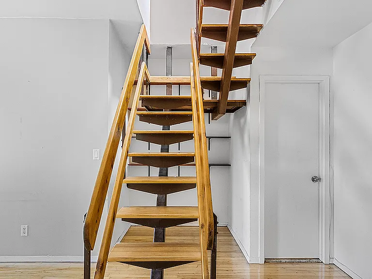 304 E 20th St #PHA — Photo 3