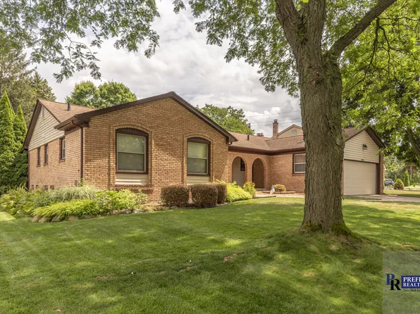 9650 Bobwhite Ct, Plymouth, MI 48170