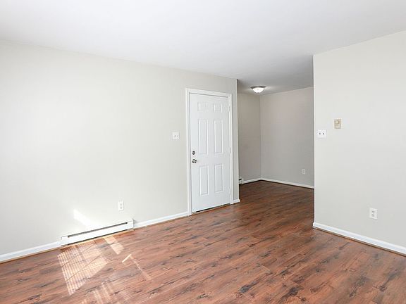 4th image of 556 Broad St #556D