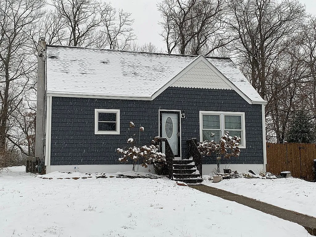 203 Maple Ave photo 1