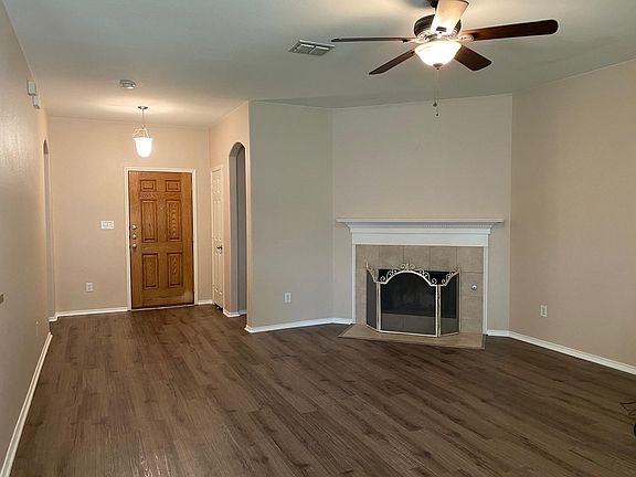 2nd image of 3641 Hawthorne Trl