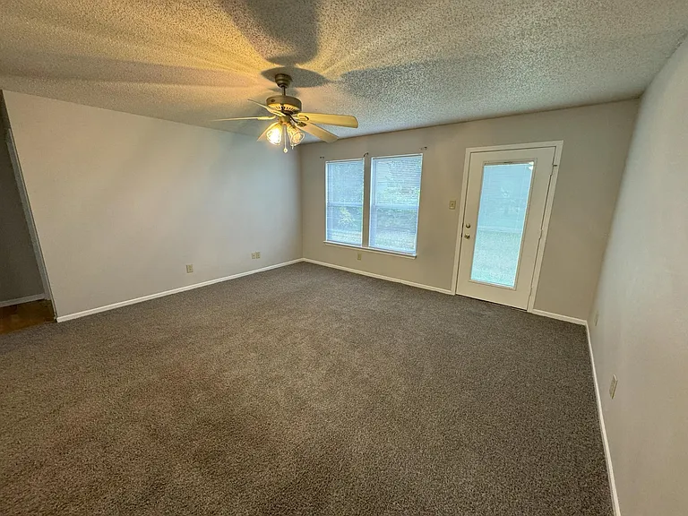 2720 Speedwell Ln — Photo 5