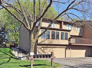 407 W Eagle Lake Dr, Maple Grove, MN 55369