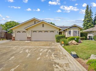 2144 E Iris Ave, Visalia, CA 93292