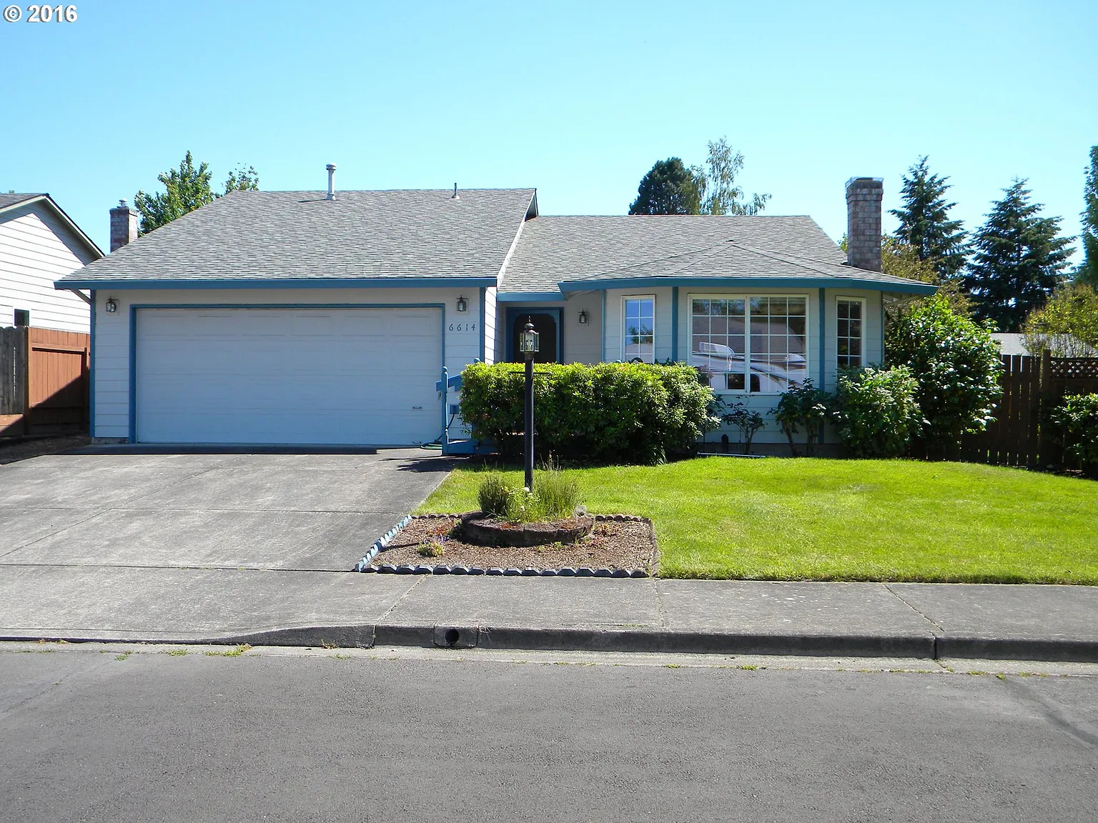 6614 SE Grace St photo 1