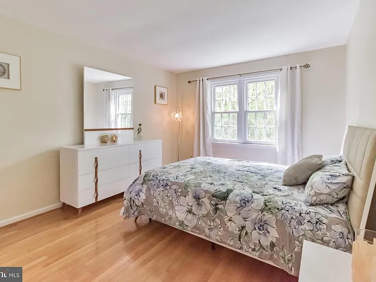 604 Hillary Ct — Photo 18