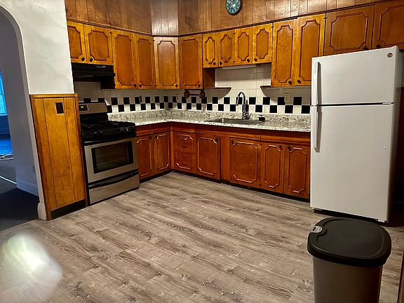 5th image of 18 Mount Hood Rd #2