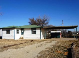305 N Berry St, Burkburnett, TX 76354