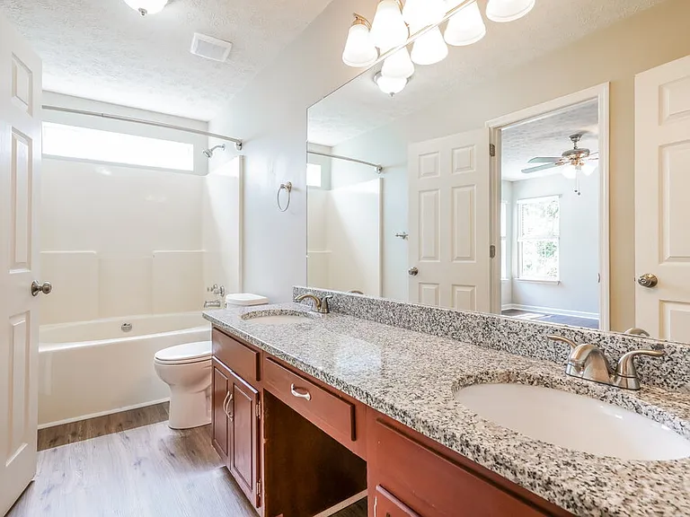 1207 Cedarbend Dr — Photo 10